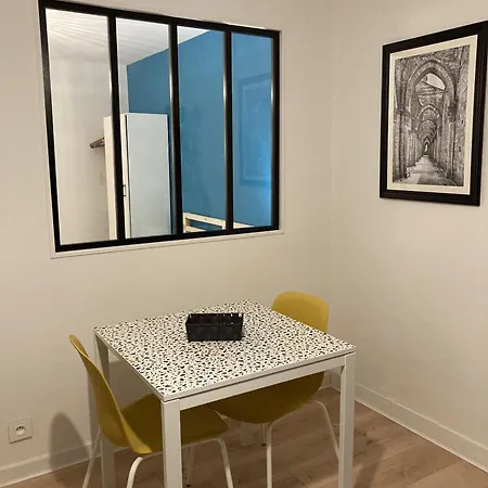 Le Petit Proche Gare Apartment *