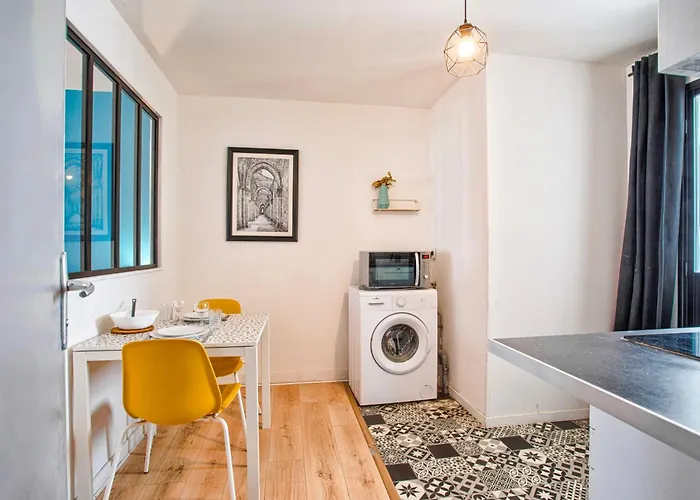 Le Petit Proche Gare Flers (Orne)